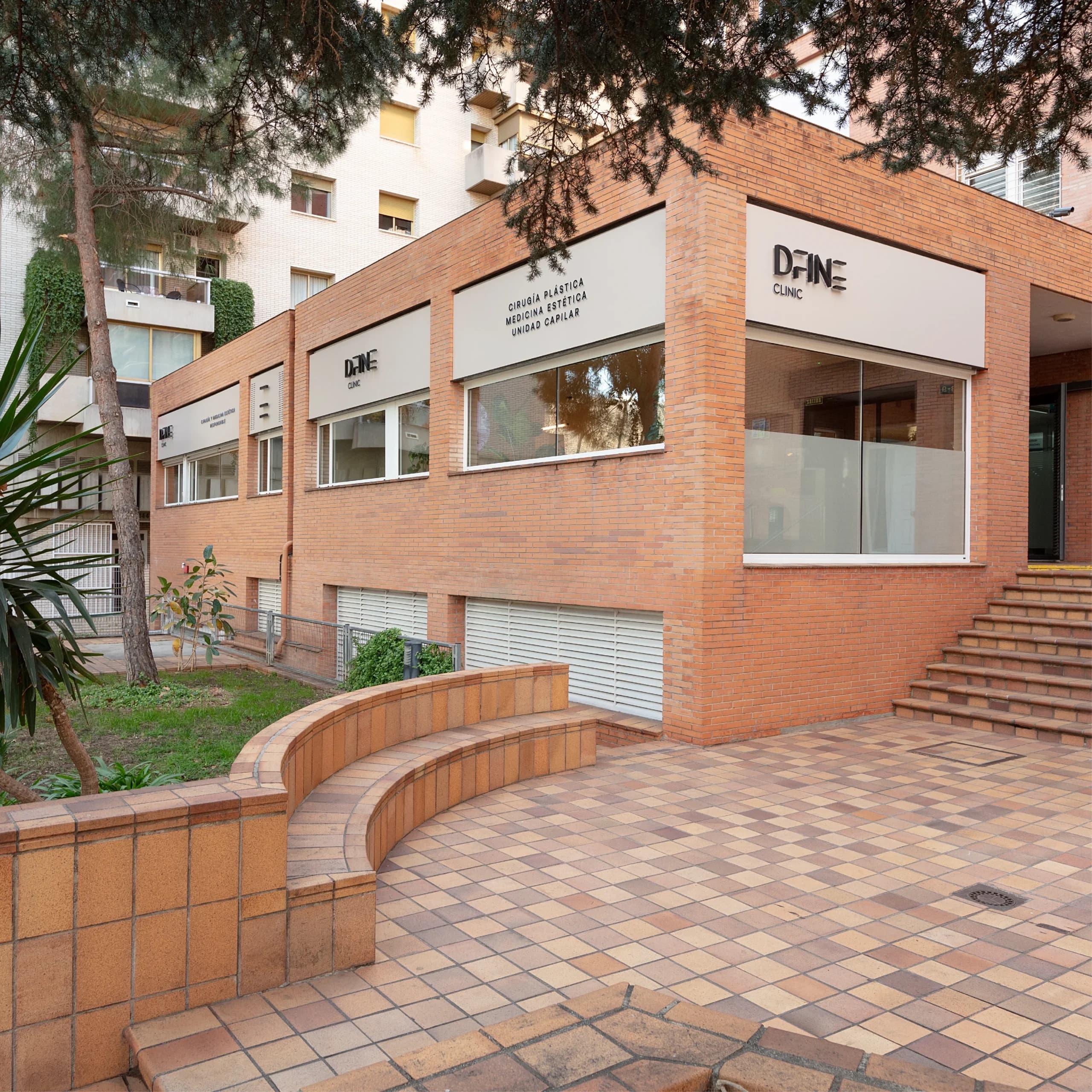 Interior de Dfine Clinic, la consulta de la Dra. Luisa Alarcón en Barcelona